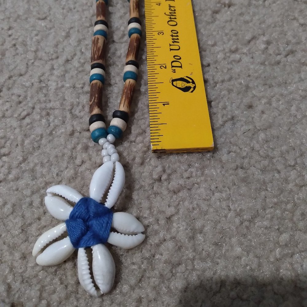 Light-weighted Beaded Shell Necklace